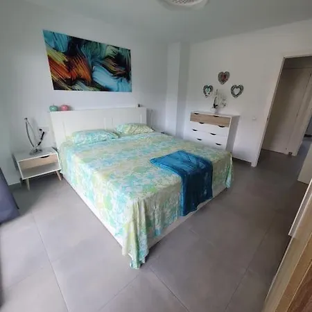 Piso Moderno Cerca Del Mar Cristianos Apartmán